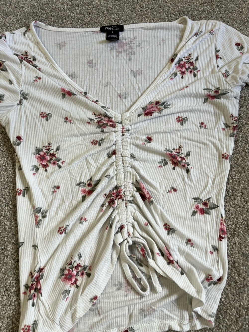 Rue 21 ribbed rose v neck